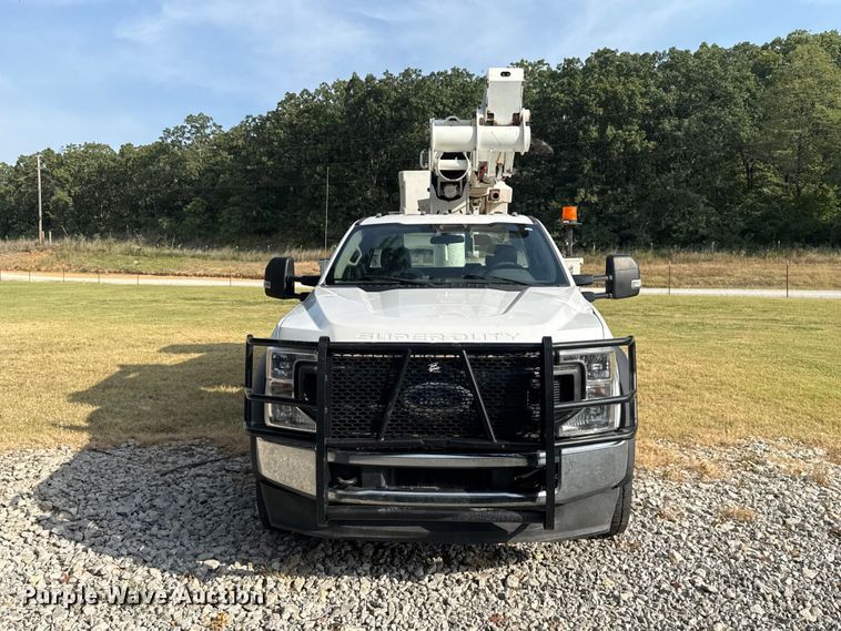 image for item FC4116 2022 Ford F550 Super Duty bucket truck