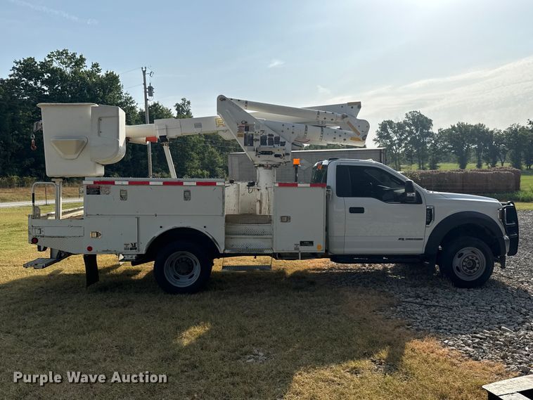 image for item FC4116 2022 Ford F550 Super Duty bucket truck