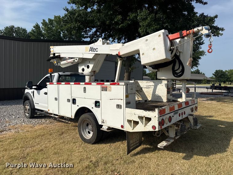 image for item FC4116 2022 Ford F550 Super Duty bucket truck
