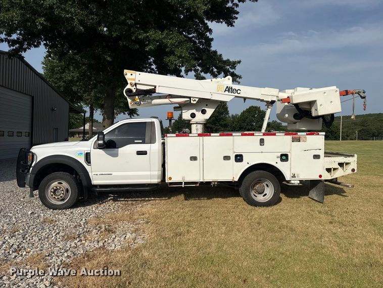 image for item FC4116 2022 Ford F550 Super Duty bucket truck