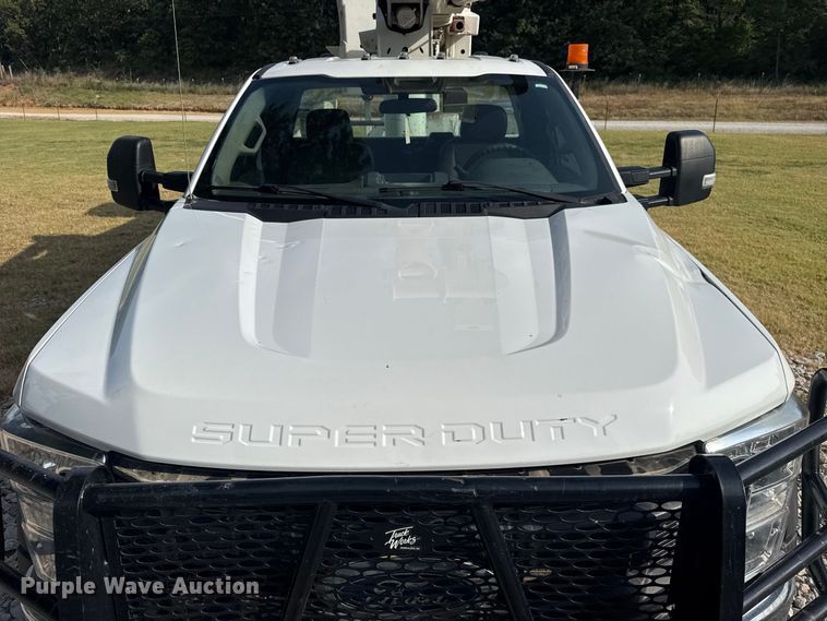 image for item FC4116 2022 Ford F550 Super Duty bucket truck