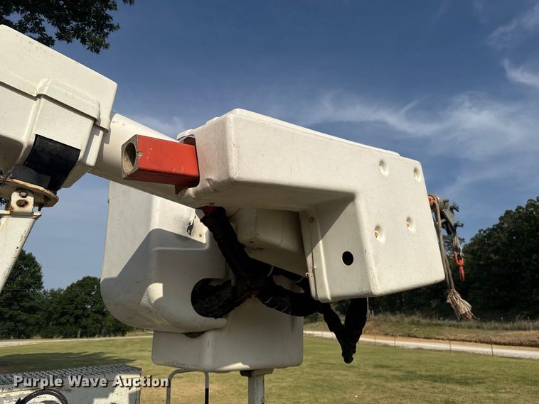 image for item FC4116 2022 Ford F550 Super Duty bucket truck
