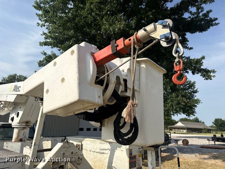 image for item FC4116 2022 Ford F550 Super Duty bucket truck