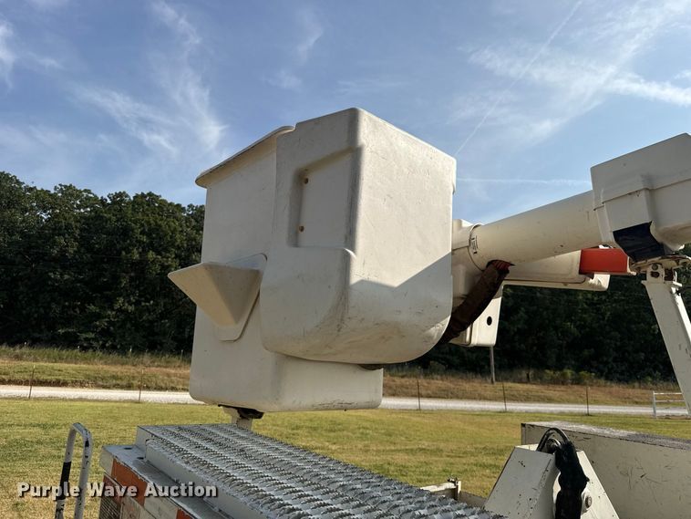 image for item FC4116 2022 Ford F550 Super Duty bucket truck