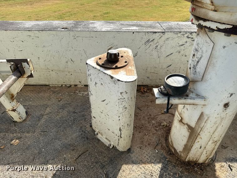 image for item FC4116 2022 Ford F550 Super Duty bucket truck