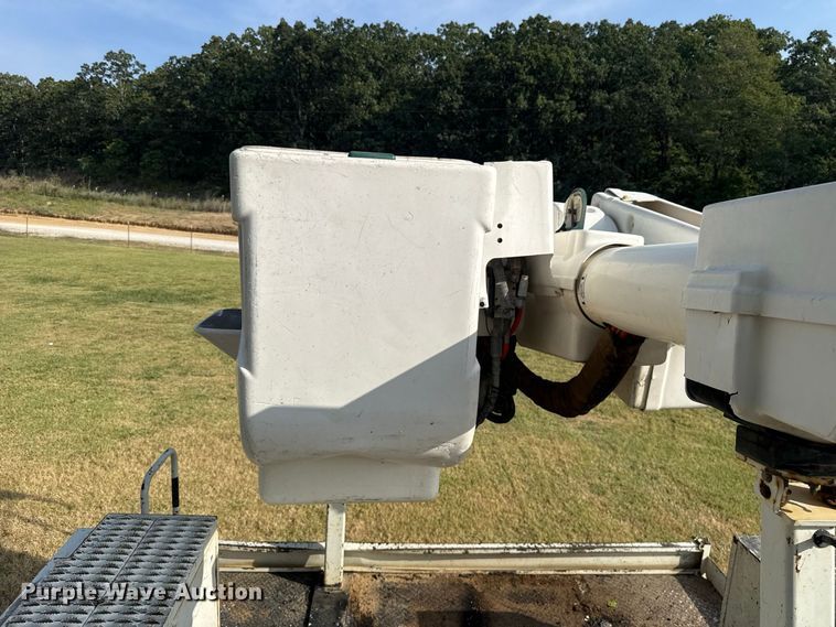 image for item FC4116 2022 Ford F550 Super Duty bucket truck