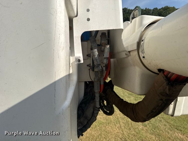 image for item FC4116 2022 Ford F550 Super Duty bucket truck