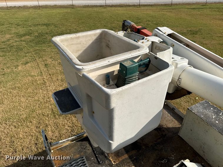 image for item FC4116 2022 Ford F550 Super Duty bucket truck