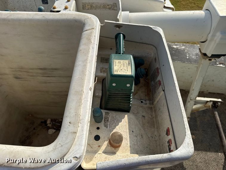 image for item FC4116 2022 Ford F550 Super Duty bucket truck