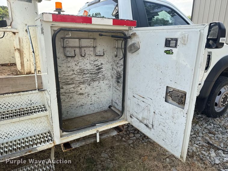 image for item FC4116 2022 Ford F550 Super Duty bucket truck