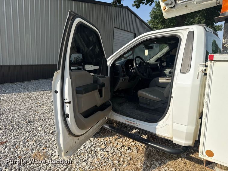 image for item FC4116 2022 Ford F550 Super Duty bucket truck