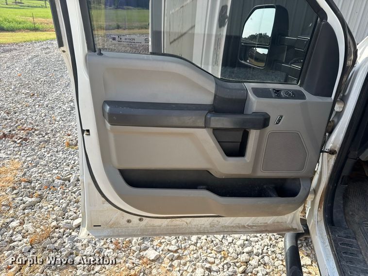 image for item FC4116 2022 Ford F550 Super Duty bucket truck