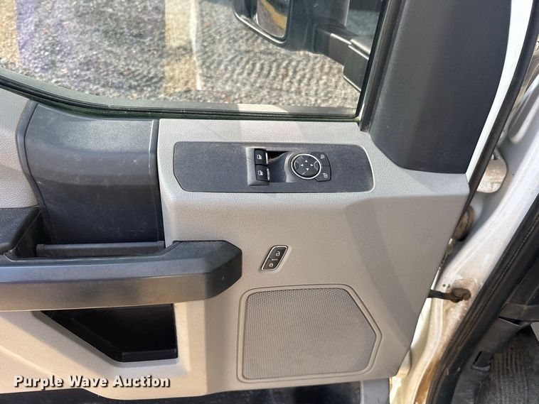 image for item FC4116 2022 Ford F550 Super Duty bucket truck