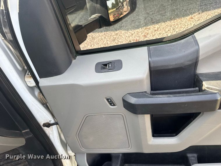 image for item FC4116 2022 Ford F550 Super Duty bucket truck