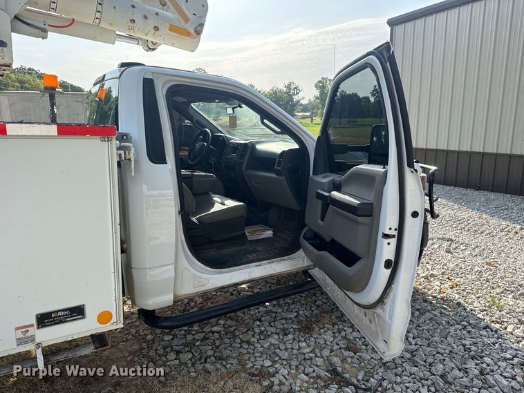 image for item FC4116 2022 Ford F550 Super Duty bucket truck