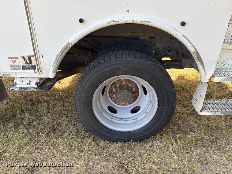 image for item FC4116 2022 Ford F550 Super Duty bucket truck