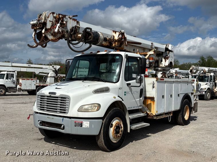 2004 Freightliner Business Class M2 digger derrick truck
