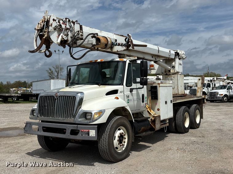 2003 International 7400 digger derrick truck