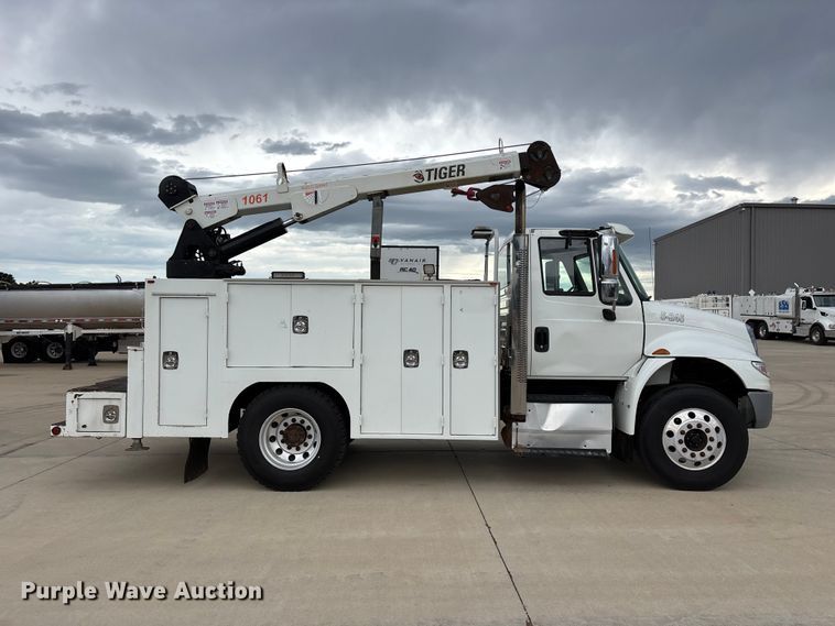 image for item FG0471 2016 International 4300 utility / service truck