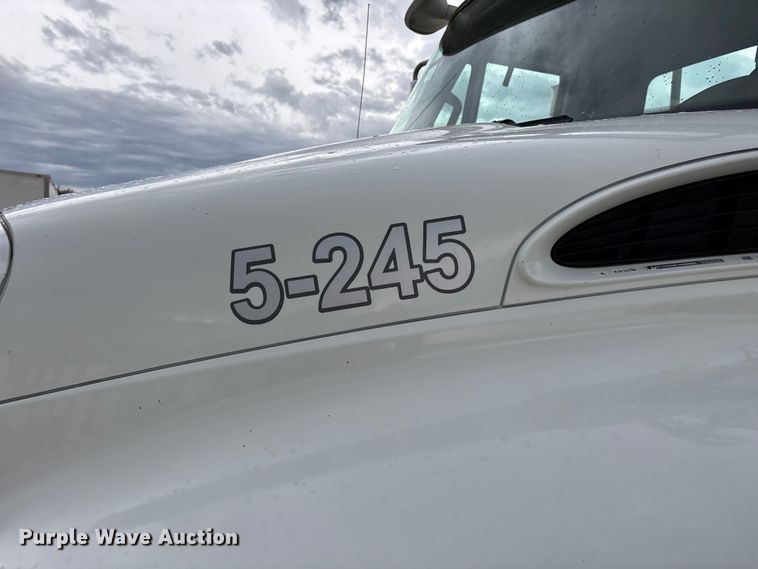 image for item FG0471 2016 International 4300 utility / service truck