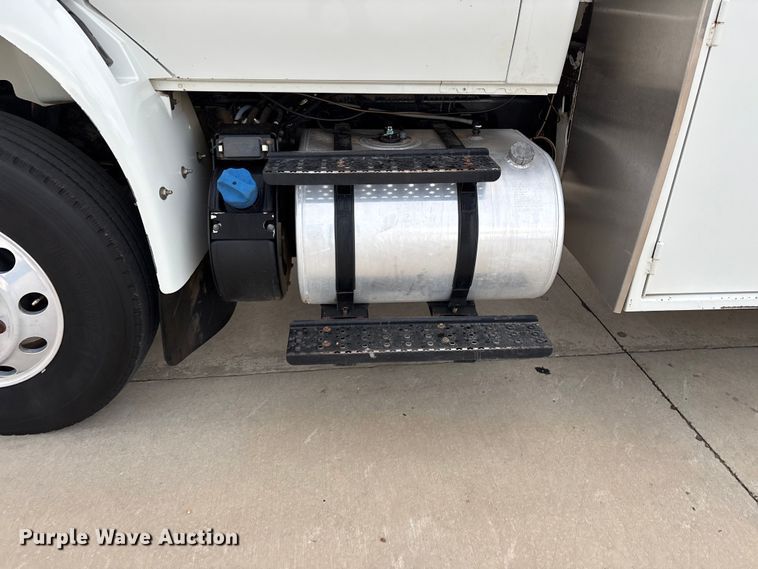 image for item FG0471 2016 International 4300 utility / service truck