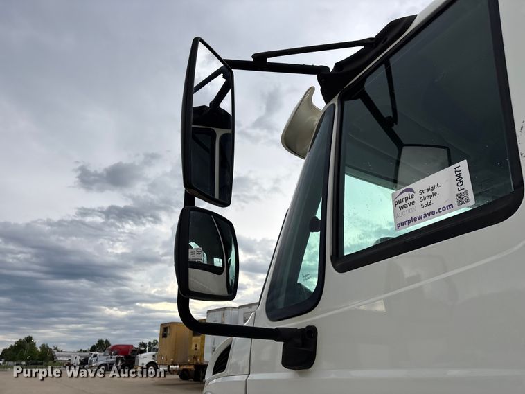 image for item FG0471 2016 International 4300 utility / service truck