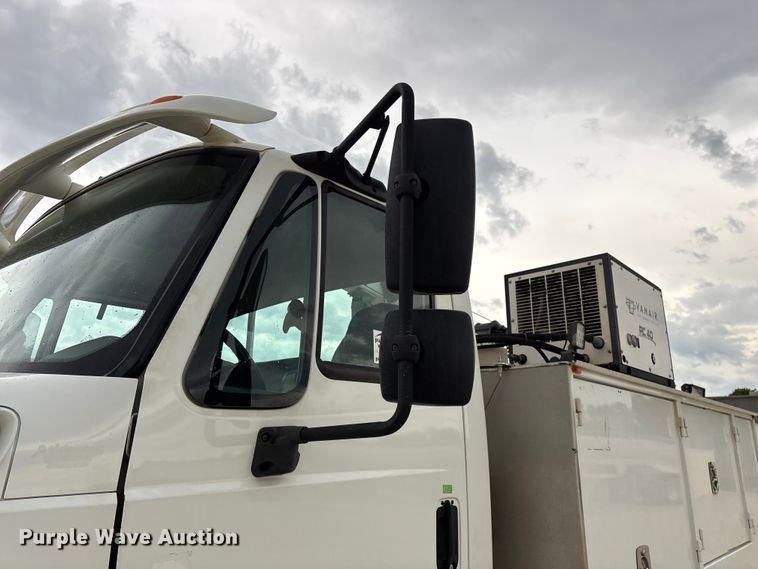 image for item FG0471 2016 International 4300 utility / service truck