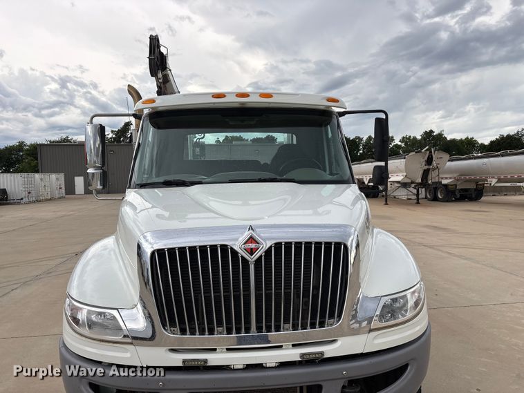 image for item FG0471 2016 International 4300 utility / service truck
