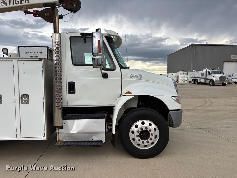 image for item FG0471 2016 International 4300 utility / service truck