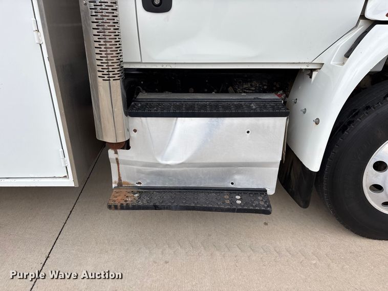 image for item FG0471 2016 International 4300 utility / service truck