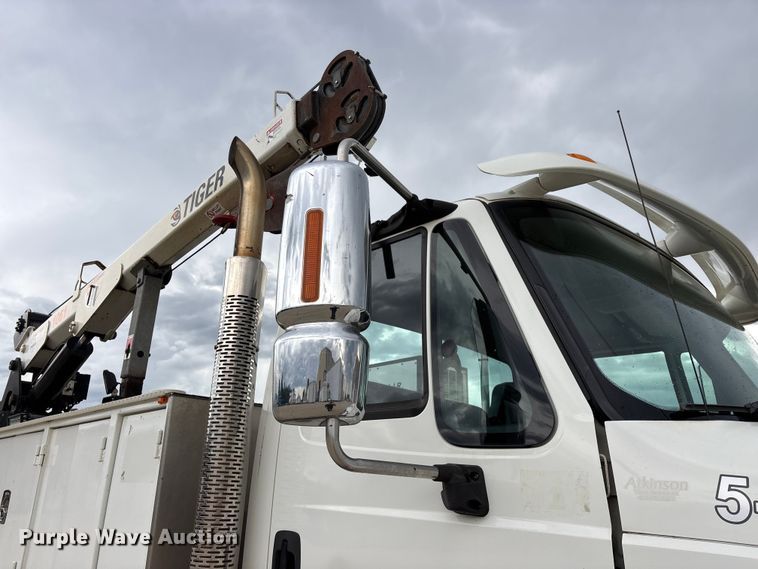 image for item FG0471 2016 International 4300 utility / service truck