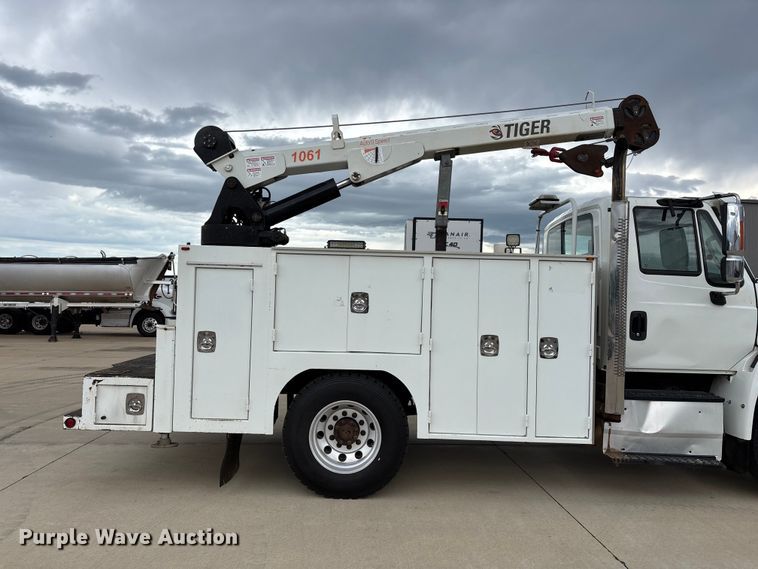 image for item FG0471 2016 International 4300 utility / service truck
