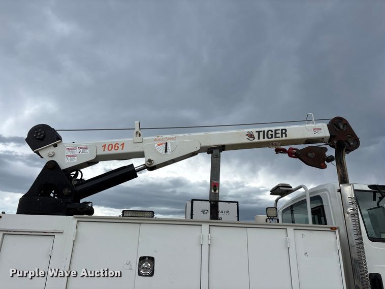 image for item FG0471 2016 International 4300 utility / service truck
