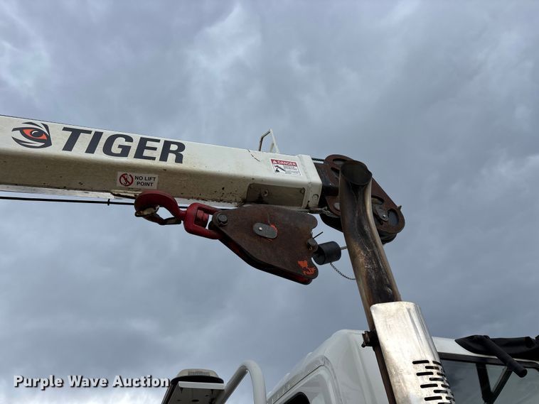 image for item FG0471 2016 International 4300 utility / service truck