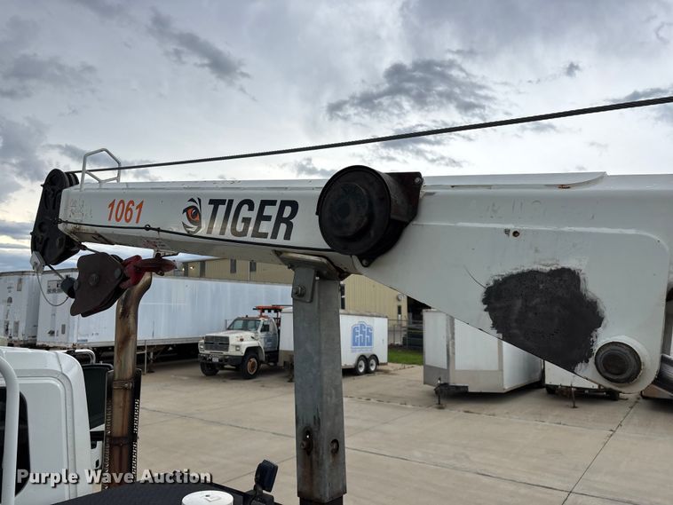 image for item FG0471 2016 International 4300 utility / service truck
