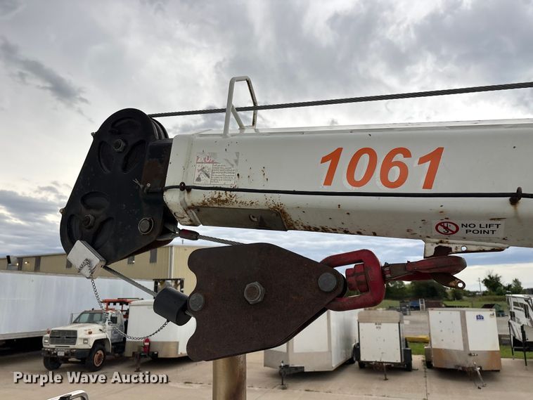 image for item FG0471 2016 International 4300 utility / service truck
