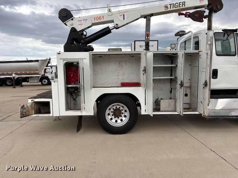 image for item FG0471 2016 International 4300 utility / service truck
