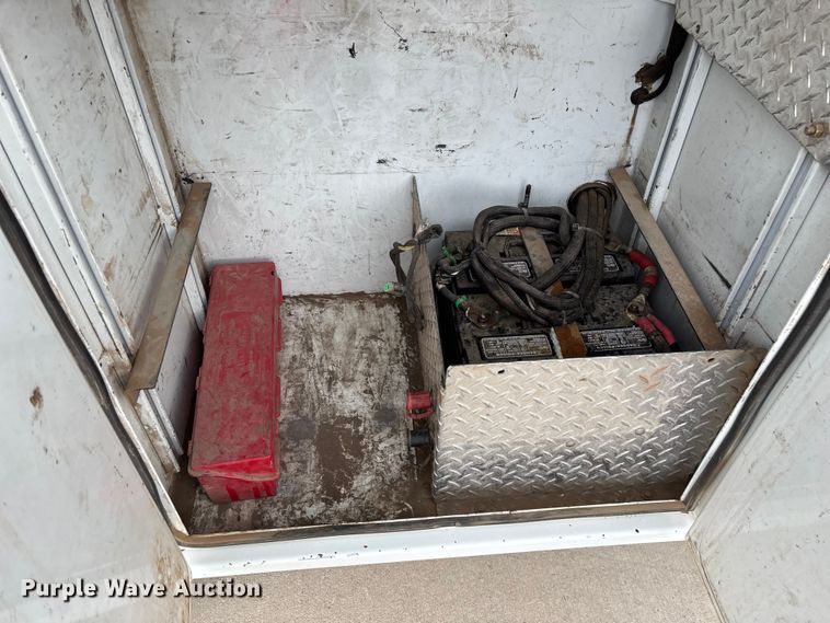 image for item FG0471 2016 International 4300 utility / service truck