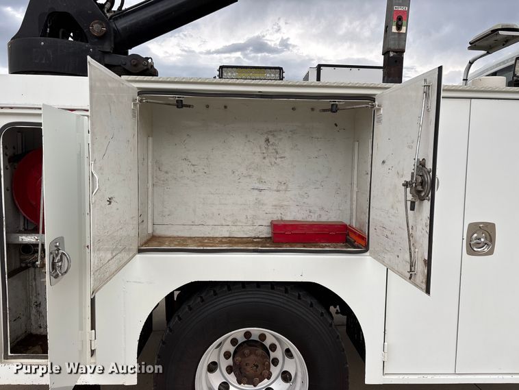 image for item FG0471 2016 International 4300 utility / service truck