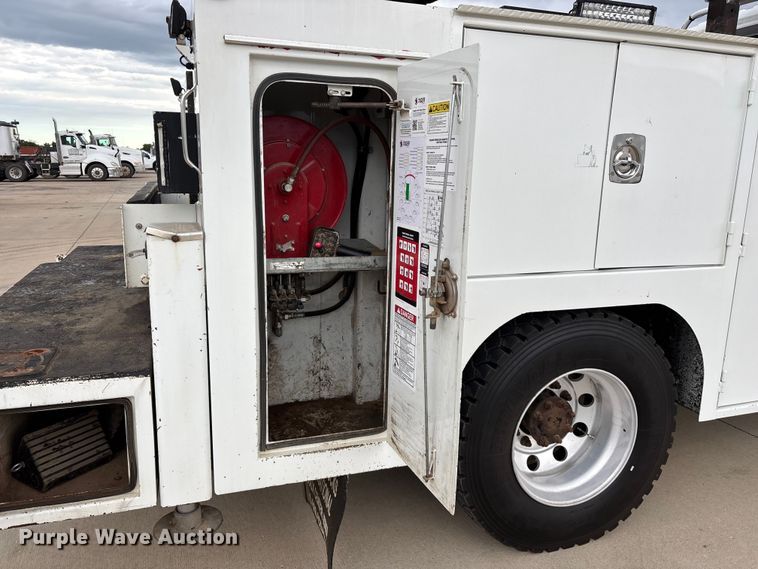 image for item FG0471 2016 International 4300 utility / service truck