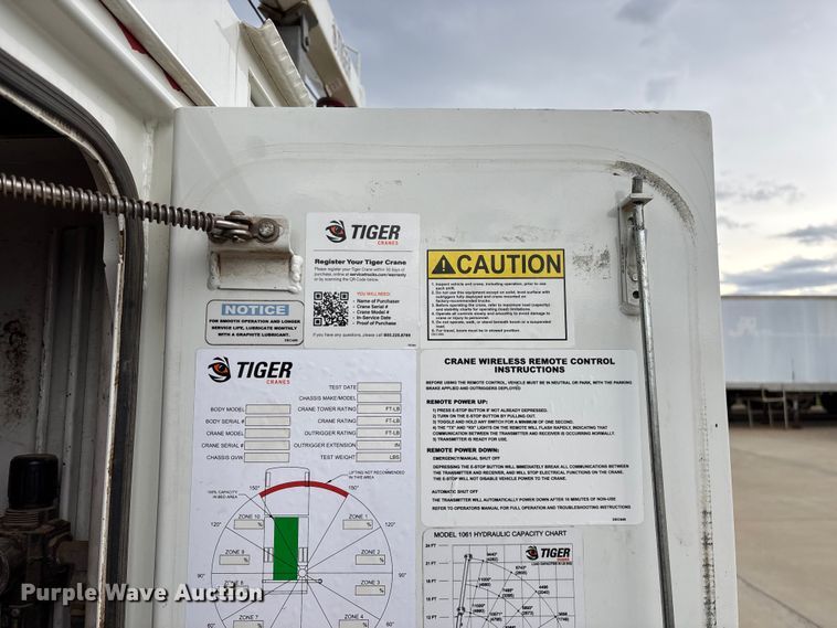 image for item FG0471 2016 International 4300 utility / service truck