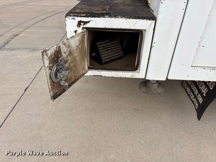 image for item FG0471 2016 International 4300 utility / service truck
