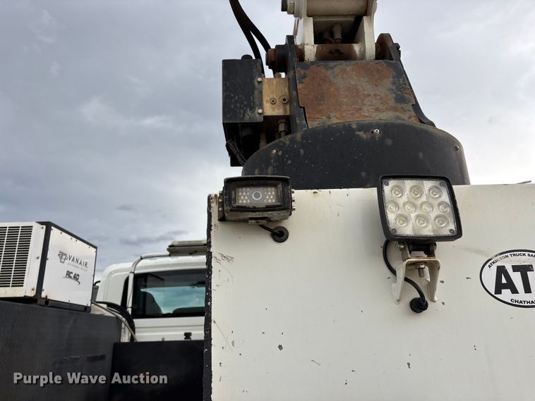 image for item FG0471 2016 International 4300 utility / service truck