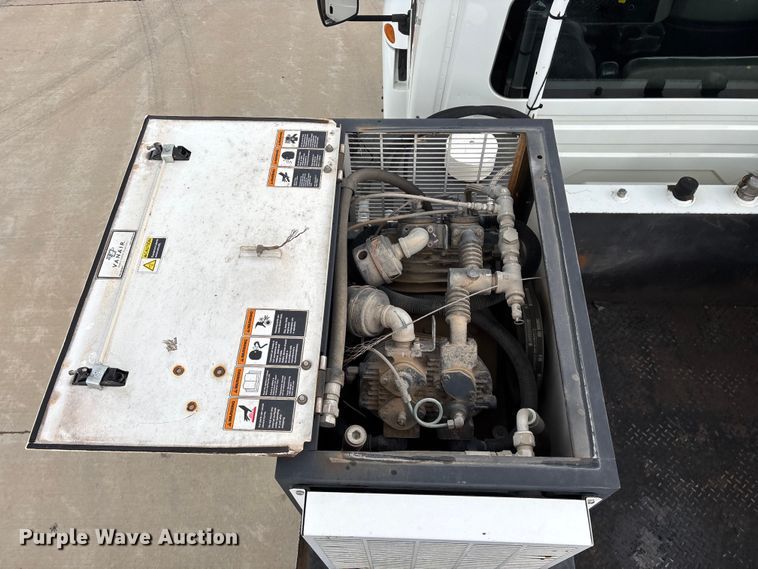 image for item FG0471 2016 International 4300 utility / service truck