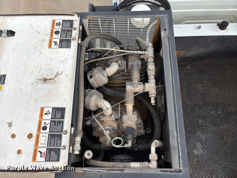 image for item FG0471 2016 International 4300 utility / service truck