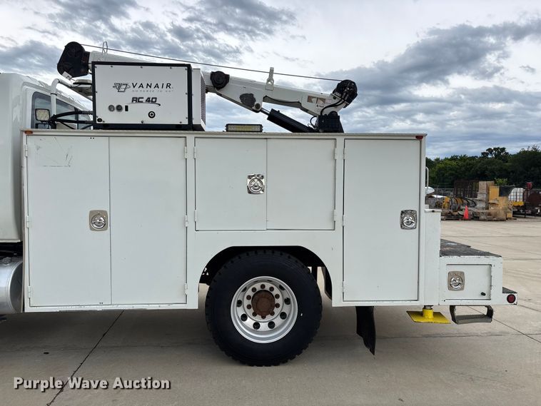 image for item FG0471 2016 International 4300 utility / service truck