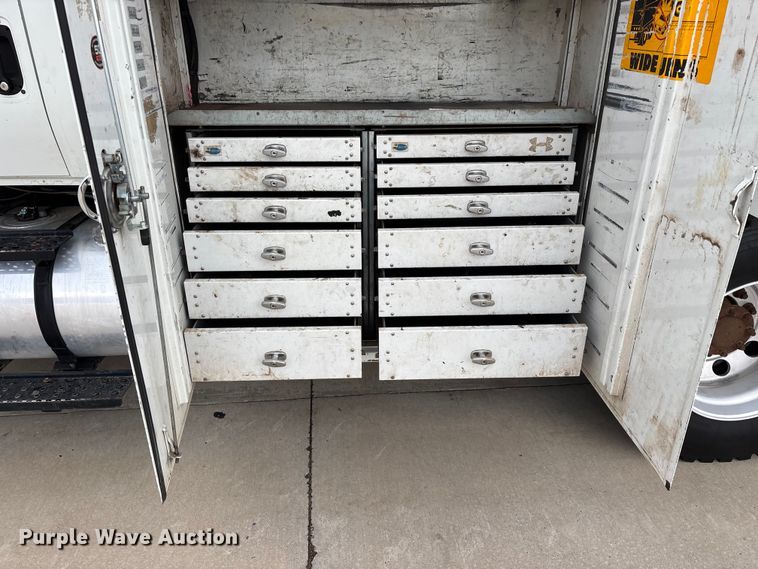 image for item FG0471 2016 International 4300 utility / service truck