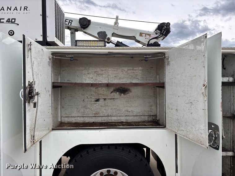 image for item FG0471 2016 International 4300 utility / service truck