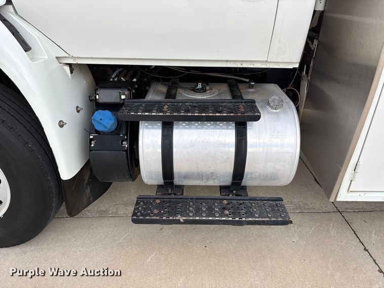 image for item FG0471 2016 International 4300 utility / service truck