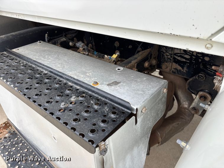 image for item FG0471 2016 International 4300 utility / service truck